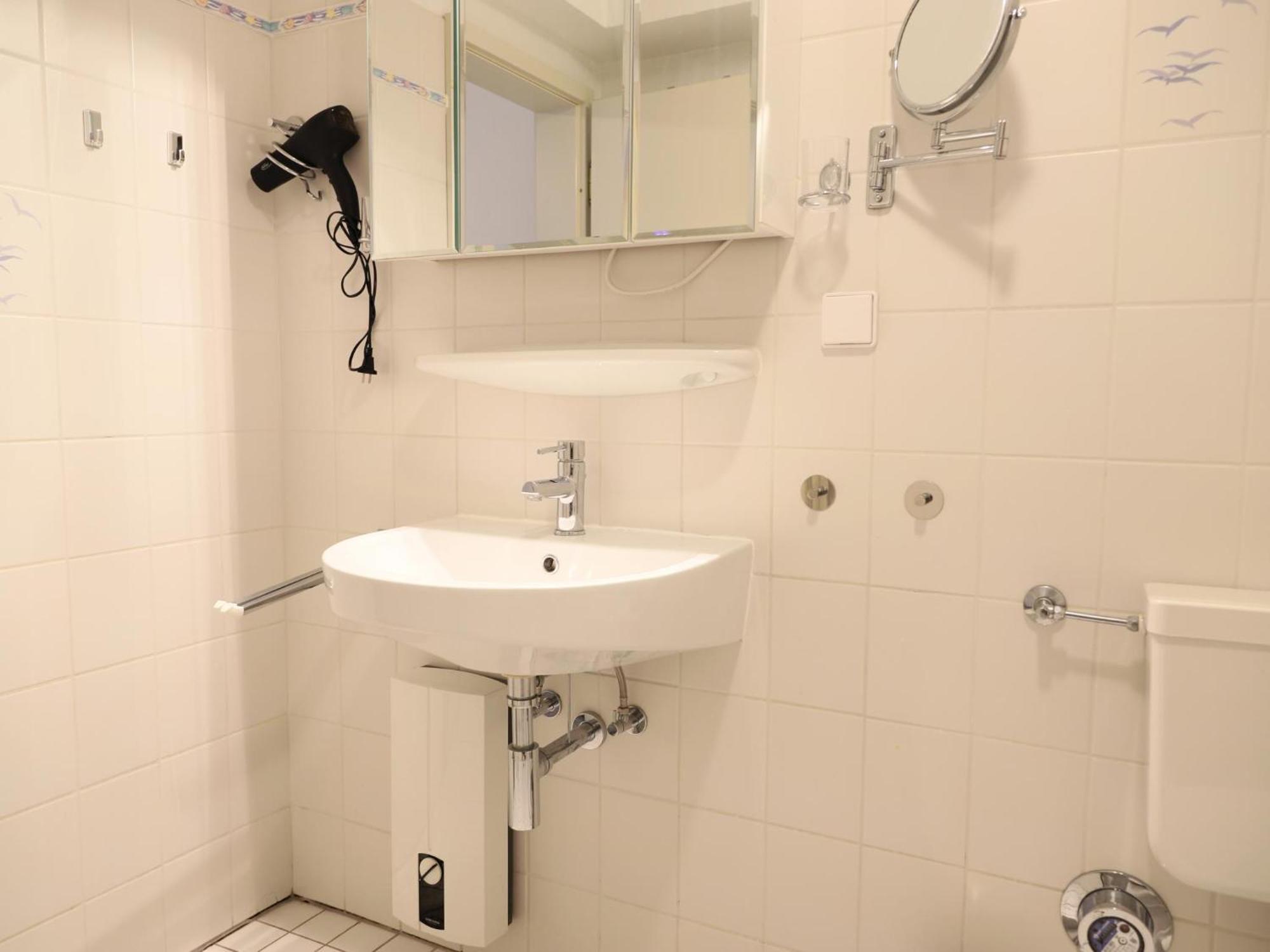 Ruhig Gelegenes Haus Am Ortseingang Von Wenningstedt Apartment Ngoại thất bức ảnh